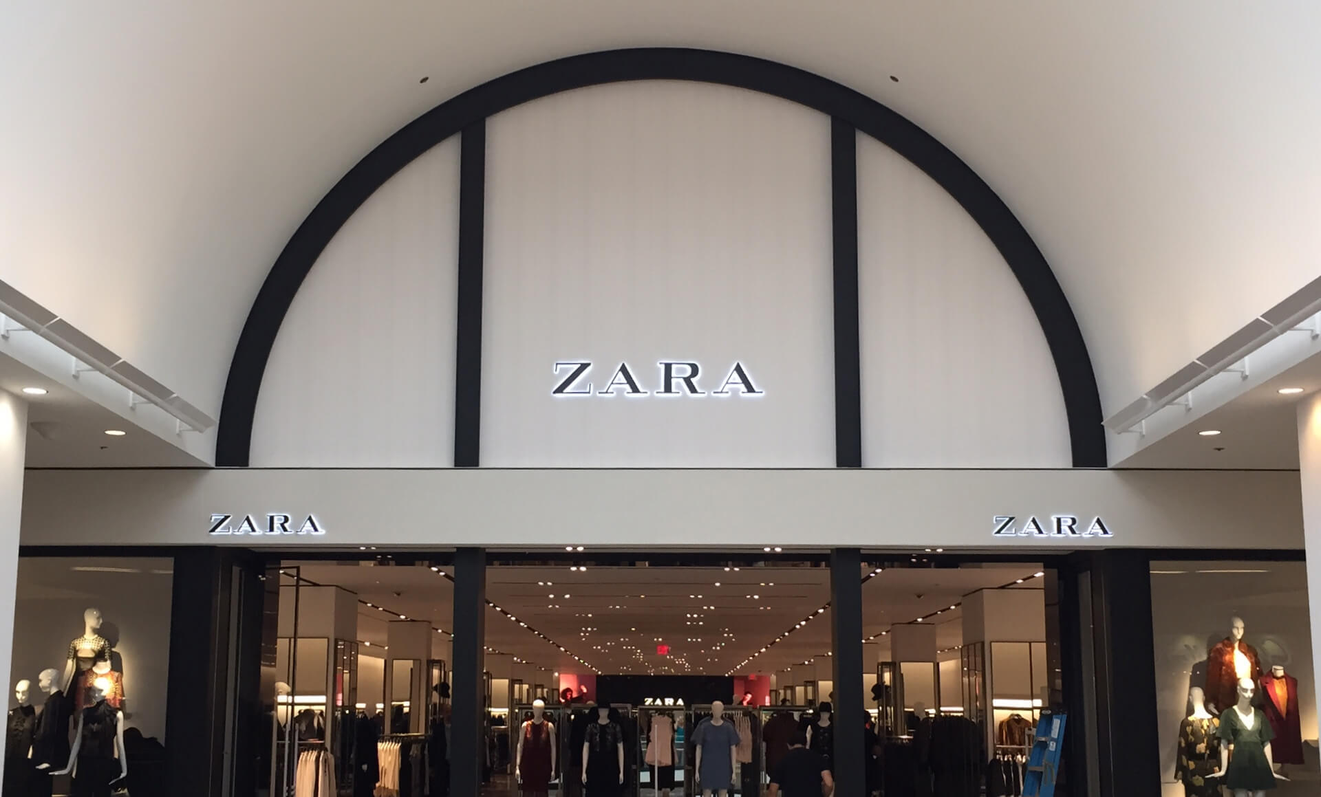 Zara boutique in Glendale Galleria