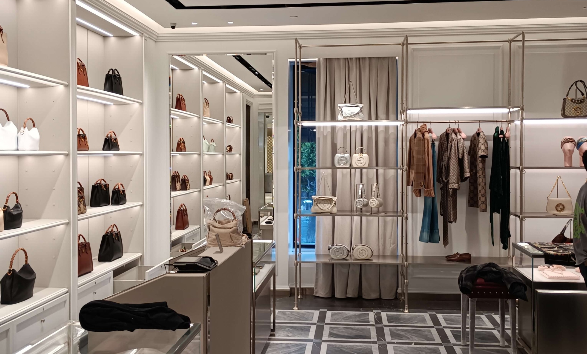 Gucci Saks Beverly Hills, project image 2