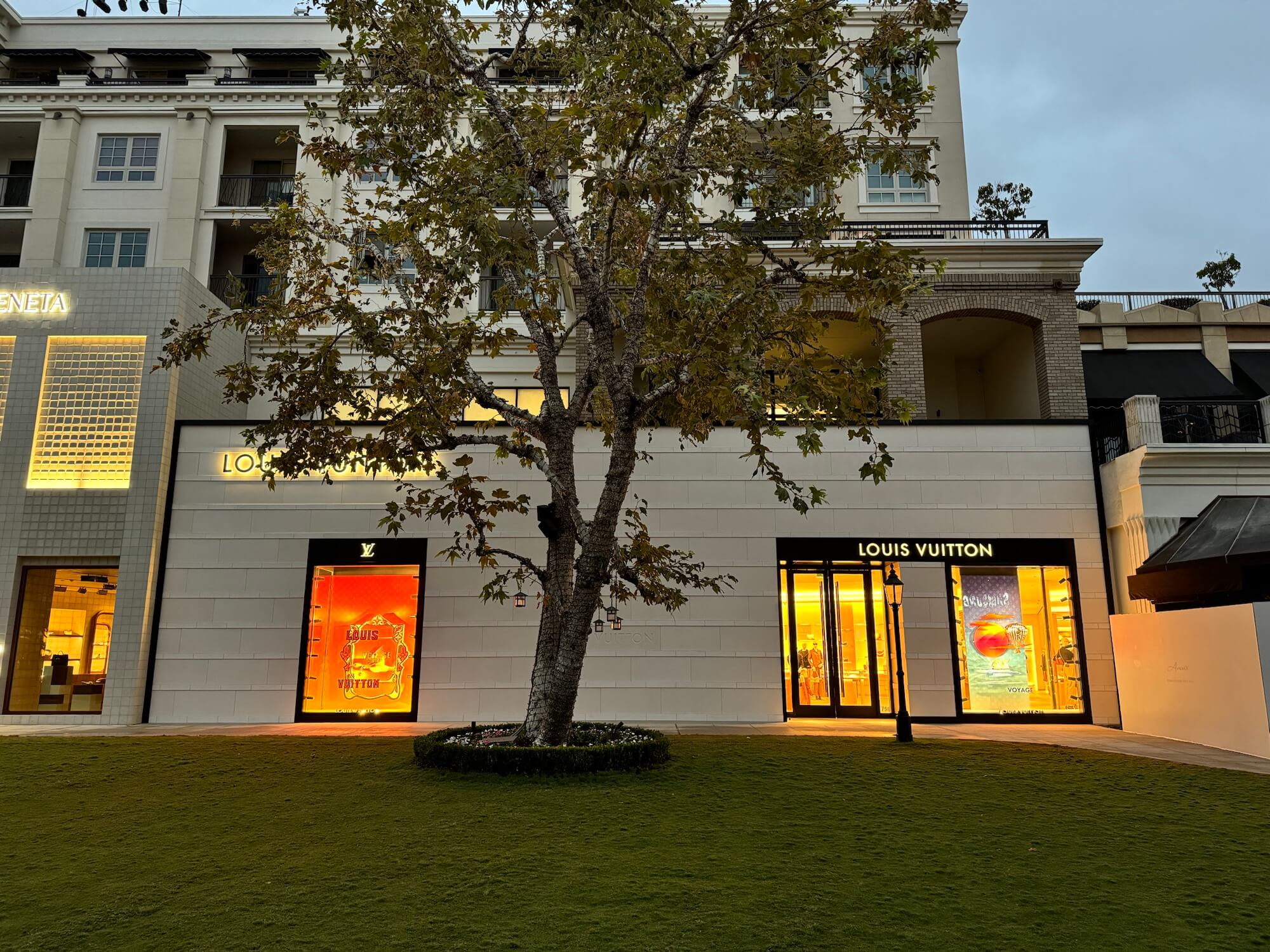 Louis Vuitton Glendale, project image 4