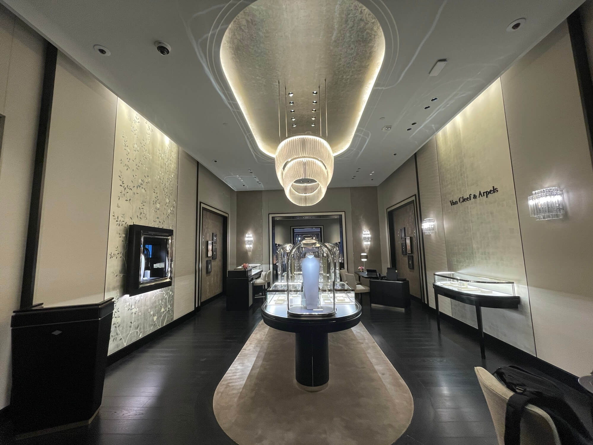 Van Cleef Forum Shops, project image 2
